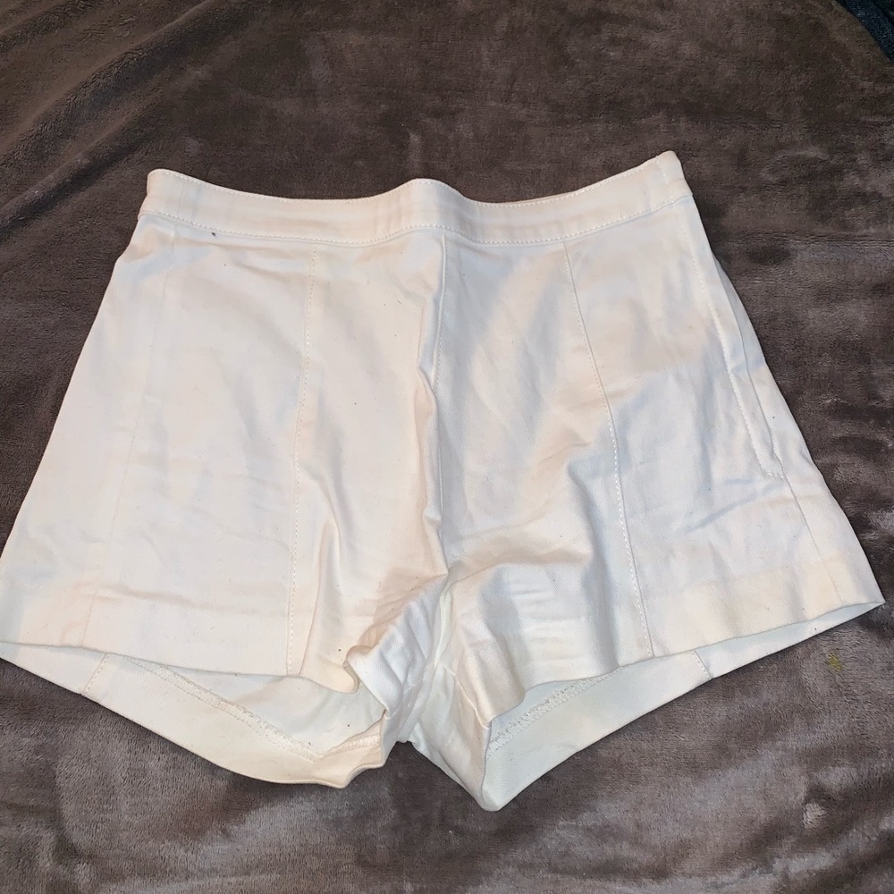 White H&M shorts size 10 70s vibe